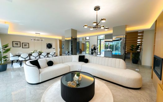 URLA KALABAK’TA 4000 M² ULTRA LÜKS FULL EŞYALI SATILIK MALİKANE!