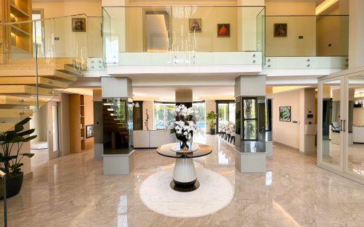 URLA KALABAK’TA 4000 M² ULTRA LÜKS FULL EŞYALI SATILIK MALİKANE!