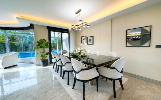 URLA KALABAK’TA 4000 M² ULTRA LÜKS FULL EŞYALI SATILIK MALİKANE!