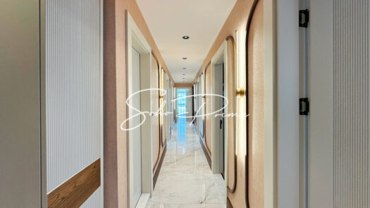 BAYRAKLI’NIN MERKEZİNDE ÖZEL TASARIM 198M2 4+1 SATILIK DAİRE